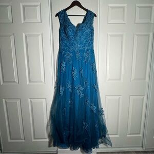 La Femme • Gown Formal Dress • Tulle Embroidered Rhinestones • Floral • Size 10